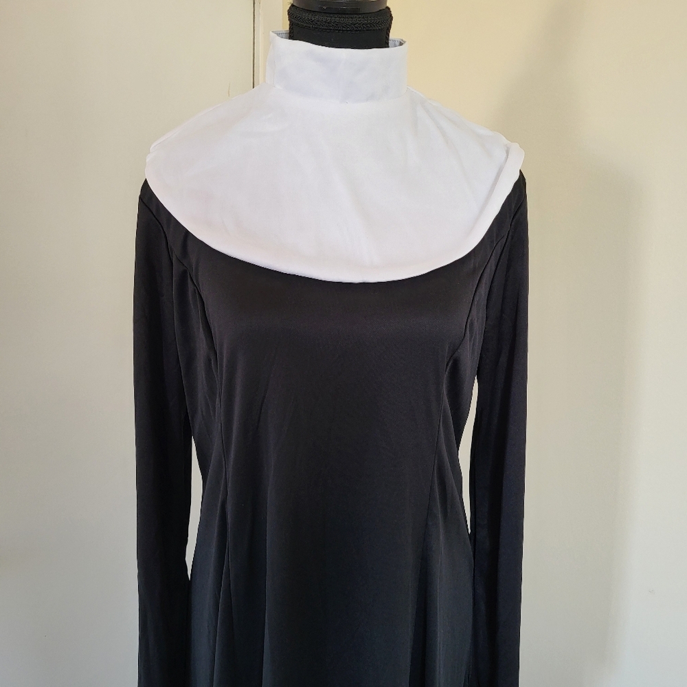 HALLOWEEN Nun Costume NWOT - Picture 5 of 14